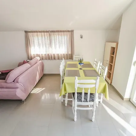 Roko Apartamento Ugljan